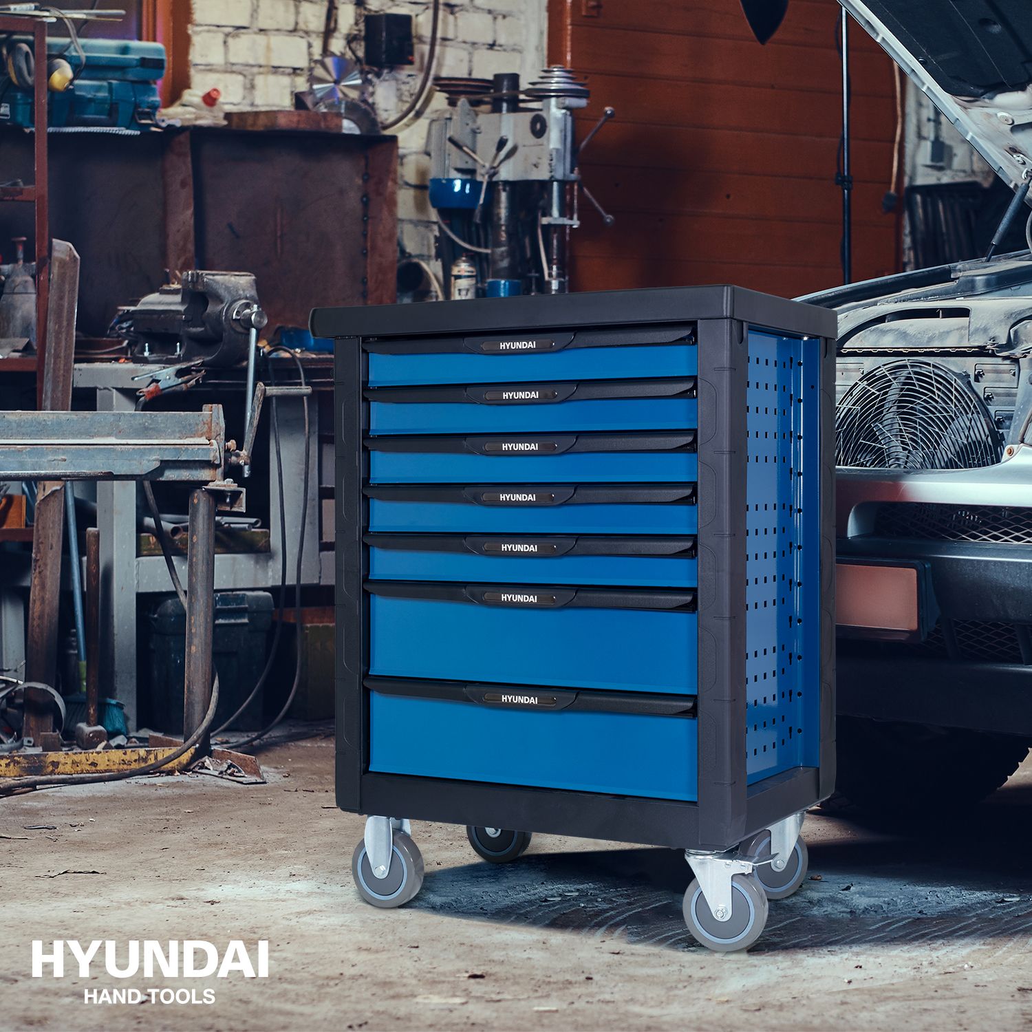 Hyundai tool trolley 175 pcs
